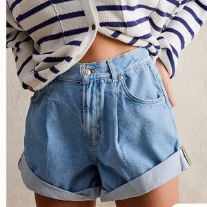 Free People We The Free Danni Shorts Size Medium Denim Jean Shorts Distressed
